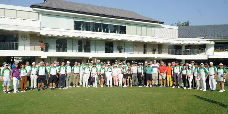 Golfers pose for a group photo at the John Clements 5th CEO Golf Classic 2022.